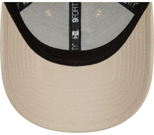 Lade das Bild in den Galerie-Viewer, NEW ERA 9FORTY CAP MLB LEAGUE ESSENTIAL CHICAGO WHITE SOX LIGHT BEIGE Bild 4