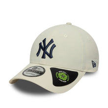 Lade das Bild in den Galerie-Viewer, NEW ERA RECYCLED 9FORTY NEW YORK YANKEES CAP LIGHT BEIGE Bild 1