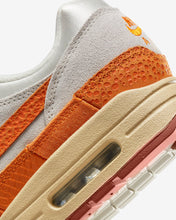 Lade das Bild in den Galerie-Viewer, NIKE AIR MAX 1 LIGHT BONE/ MAGMA ORANGE-NEUTRAL GREY Bild 4