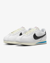 Lade das Bild in den Galerie-Viewer, NIKE CORTEZ WHITE/BLACK-LT PHOTO BLUE-SAIL Bild 3