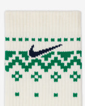 Load image into Gallery viewer, NIKE EVERYDAY PLUS CUSHIONED WINTER WONDERLAND CREW SOCKEN 2ER PACK MULTI-COLOR Bild 4