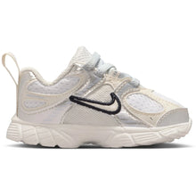 Lade das Bild in den Galerie-Viewer, NIKE V5 RNR TODDLER SUMMIT WHITE/LT OREWOOD BRN-SA SUMMIT WHITE/LT OREWOOD BRN-SA Bild 1