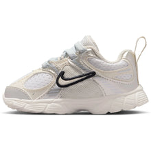 Lade das Bild in den Galerie-Viewer, NIKE V5 RNR TODDLER SUMMIT WHITE/LT OREWOOD BRN-SA SUMMIT WHITE/LT OREWOOD BRN-SA Bild 7