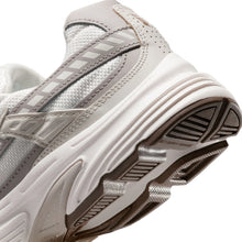 Lade das Bild in den Galerie-Viewer, NIKE WMNS INITIATOR PHANTOM/MINK BROWN-LIGHT BONE- Bild 4