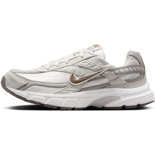 Lade das Bild in den Galerie-Viewer, NIKE WMNS INITIATOR PHANTOM/MINK BROWN-LIGHT BONE- Bild 8