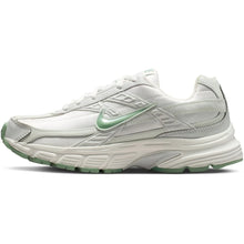 Lade das Bild in den Galerie-Viewer, NIKE WMNS INITIATOR SUMMIT WHITE/STEAM-SPRUCE AURA Bild 7