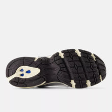 Lade das Bild in den Galerie-Viewer, NEW BALANCE 530