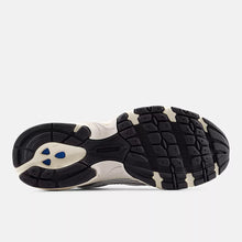 Lade das Bild in den Galerie-Viewer, NEW BALANCE 530