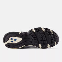 Lade das Bild in den Galerie-Viewer, NEW BALANCE 530