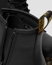 Lade das Bild in den Galerie-Viewer, DR. MARTENS 1460 J SOFTY
