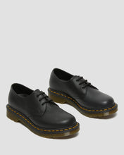 Lade das Bild in den Galerie-Viewer, DR MARTENS 1461 BLACK VIRGINIA