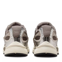 Lade das Bild in den Galerie-Viewer, NIKE V5 RNR

