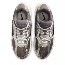 Lade das Bild in den Galerie-Viewer, NIKE V5 RNR
