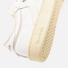 Lade das Bild in den Galerie-Viewer, REEBOK CLUB C 85
