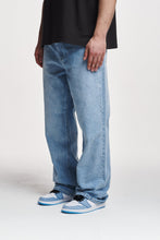 Lade das Bild in den Galerie-Viewer, 2Y STUDIOS ADRIK BASIC BAGGY JEANS LIGHT BLUE LIGHT BLUE Bild 1
