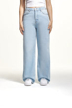 Lade das Bild in den Galerie-Viewer, 2Y STUDIOS NAYA BASIC JEANS ICE BLUE ICE BLUE Bild 1
