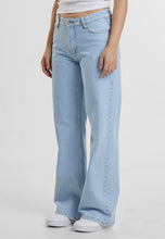 Lade das Bild in den Galerie-Viewer, 2Y STUDIOS TEYA LOW WAIST BASIC JEANS LIGHT BLUE LIGHT BLUE Bild 1

