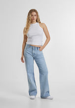 Lade das Bild in den Galerie-Viewer, 2Y STUDIOS TEYA LOW WAIST BASIC JEANS LIGHT BLUE LIGHT BLUE Bild 2
