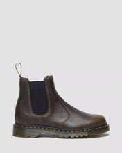 Load image into Gallery viewer, DR MARTENS 2976 GRIZZLY CHELSEA BOOT GEFÜTTERT
