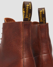 Lade das Bild in den Galerie-Viewer, DR. MARTENS 1460 PASCAL AMBASSADOR CASHEW
