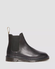 Lade das Bild in den Galerie-Viewer, DR. MARTENS GRAEME ANALINE CHELSEA BOOT BLACK
