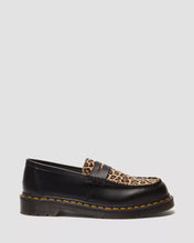 Lade das Bild in den Galerie-Viewer, DR. MARTENS PENTON HAIR ON LEO
