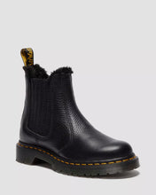 Load image into Gallery viewer, DR. MARTENS 2976 LEONORE II SOFT GEFÜTTERT
