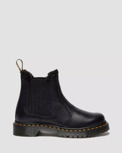 Load image into Gallery viewer, DR. MARTENS 2976 LEONORE II SOFT GEFÜTTERT
