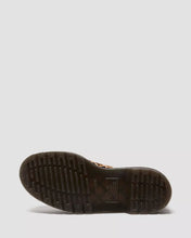 Lade das Bild in den Galerie-Viewer, DR. MARTENS 1460 PASCAL LIGHT TAN MINI LEO
