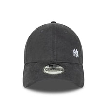 Lade das Bild in den Galerie-Viewer, NEW ERA 9FORTY MLB FLAWLESS CORD CAP NEW YORK YANKEES
