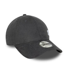 Lade das Bild in den Galerie-Viewer, NEW ERA 9FORTY MLB FLAWLESS CORD CAP NEW YORK YANKEES

