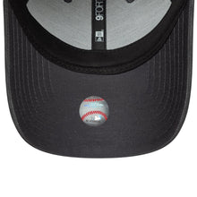 Lade das Bild in den Galerie-Viewer, NEW ERA 9FORTY MLB FLAWLESS CORD CAP NEW YORK YANKEES
