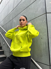 Lade das Bild in den Galerie-Viewer, PEGADOR ATNA LOGO OVERSIZED HOODIE WASHED LIME YELLOW
