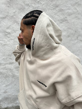 Lade das Bild in den Galerie-Viewer, PEGADOR WINTOR INSIDE OUT TERRY BOXY HOODIE WASHED DUST CREAM
