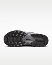 Lade das Bild in den Galerie-Viewer, NIKE V5 RNR
