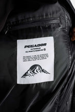 Lade das Bild in den Galerie-Viewer, PEGADOR SOLIN LIGHT GLOSSY PUFFER JACKET
