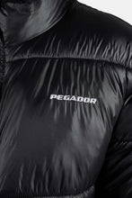 Lade das Bild in den Galerie-Viewer, PEGADOR SOLIN LIGHT GLOSSY PUFFER JACKET
