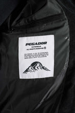 Lade das Bild in den Galerie-Viewer, PEGADOR SOLIN CORD PUFFER JACKET BLACK
