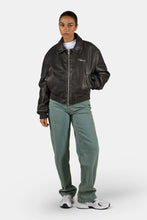 Lade das Bild in den Galerie-Viewer, PEGADOR PRENIN FAUX LEATHER BOMBERJACKET BLACK
