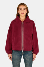 Lade das Bild in den Galerie-Viewer, PEGADOR ENNA TEDDY JACKET BURGUNDY RED
