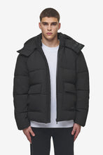 Lade das Bild in den Galerie-Viewer, PEGADOR CARVEL WATER-REACTIVE LOGO PUFFER JACKET BLACK
