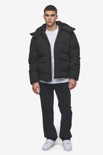 Lade das Bild in den Galerie-Viewer, PEGADOR CARVEL WATER-REACTIVE LOGO PUFFER JACKET BLACK
