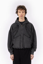 Lade das Bild in den Galerie-Viewer, FAVELA CUTLINE BLACK WASHED FRONTZIP

