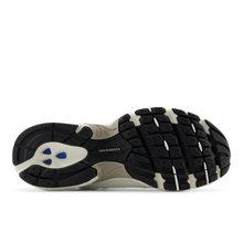 Load image into Gallery viewer, NEW BALANCE 530
