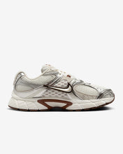 Lade das Bild in den Galerie-Viewer, NIKE V5 RNR
