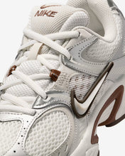 Lade das Bild in den Galerie-Viewer, NIKE V5 RNR
