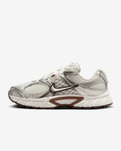 Lade das Bild in den Galerie-Viewer, NIKE V5 RNR
