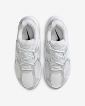 Lade das Bild in den Galerie-Viewer, NIKE V5 RNR

