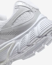 Lade das Bild in den Galerie-Viewer, NIKE V5 RNR
