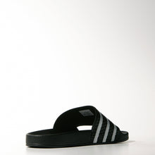 Load image into Gallery viewer, ADIDAS ADILETTE CBLACK/WHITE/CBLACK Bild 3
